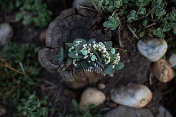 Greenery wedding comb Flower hair comb Bridal flower comb with eucalyptus Magaela accessories Handmade hair comb Greenery Wedding comb
