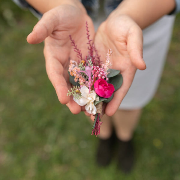 Raspberry groom's boutonniere Pink wedding buttonhole Flower accessories Fuchsia boutonniere Handmade Bestman boutonniere Groomsman