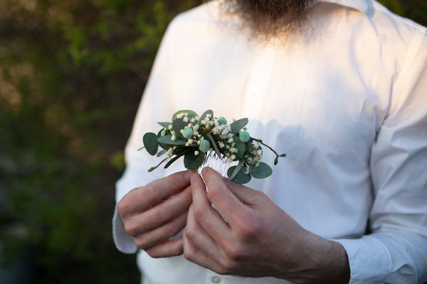 Greenery wedding comb Flower hair comb Bridal flower comb with eucalyptus Magaela accessories Handmade hair comb Greenery Wedding comb