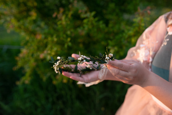 Natural greenery wedding hair crown Bridal flower hair wreath Baby's breath Magaela accessories Handmade hair wreath Greenery Wedding