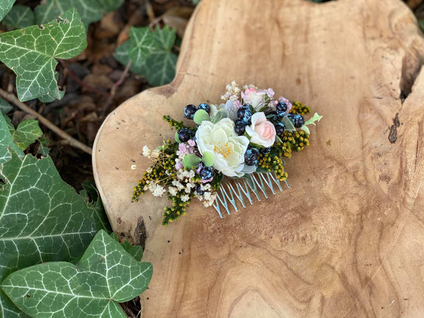 Romantic hair comb Roses and blueberries Flower hair comb Hair comb Romantic Wedding comb Blumen haarkaam Bridal hair fashion accessories