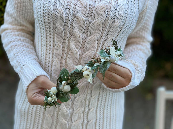 Winter half wreath Mistletoe half wreath Flower crown with Christmas mistletoe Wreath for bride Christmas wreath Magaela Green and white