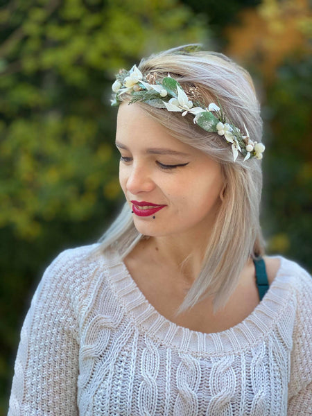 Winter half wreath Mistletoe half wreath Flower crown with Christmas mistletoe Wreath for bride Christmas wreath Magaela Green and white