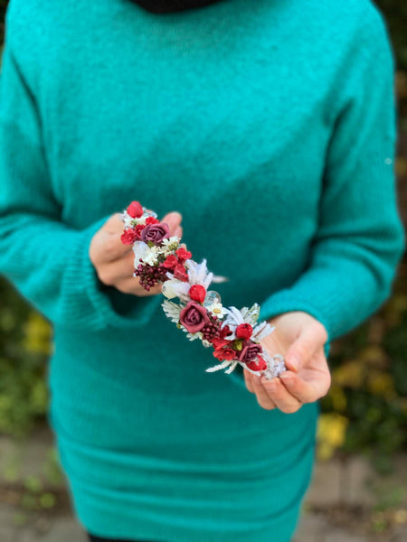 Christmas frozen wedding half wreath Bridal crown White and red headpiece Winter flower crown Winter photoshoot Christmas present Magaela