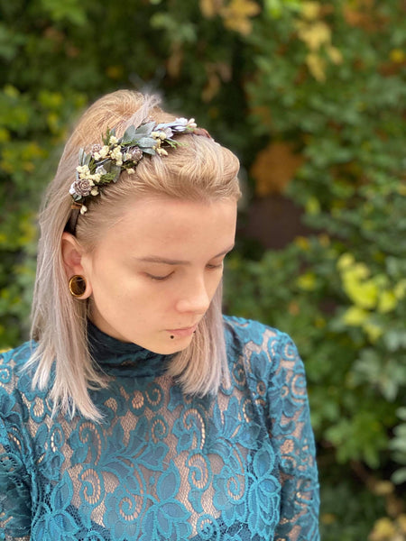 Winter flower headband Magaela accessories Bridal hairband with pine cones Christmas headpiece Hochzeit Green flower headband Baby's breath