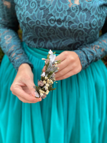 Winter flower headband Magaela accessories Bridal hairband with pine cones Christmas headpiece Hochzeit Green flower headband Baby's breath