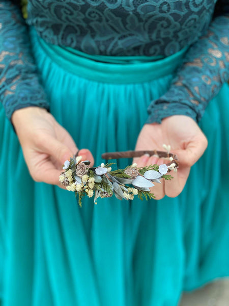 Winter flower headband Magaela accessories Bridal hairband with pine cones Christmas headpiece Hochzeit Green flower headband Baby's breath