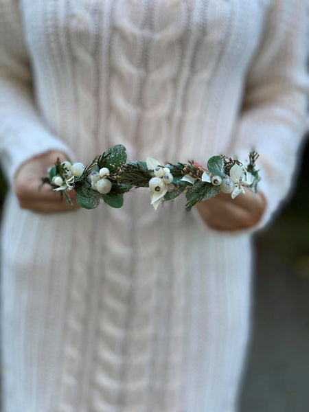 Winter half wreath Mistletoe half wreath Flower crown with Christmas mistletoe Wreath for bride Christmas wreath Magaela Green and white