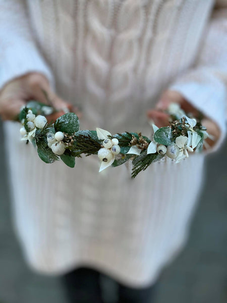 Winter half wreath Mistletoe half wreath Flower crown with Christmas mistletoe Wreath for bride Christmas wreath Magaela Green and white