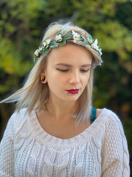 Winter half wreath Mistletoe half wreath Flower crown with Christmas mistletoe Wreath for bride Christmas wreath Magaela Green and white