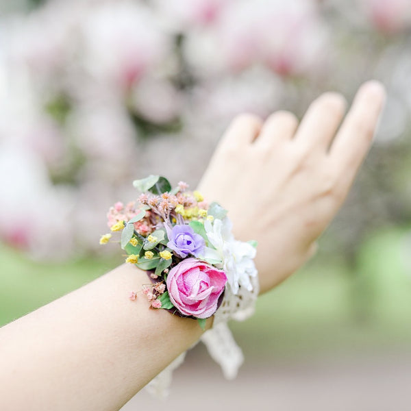 Flower bracelet Bridesmaid gift Matching bracelets Romantic wrist corsage Magaela Wedding accessories Customisable bridal wrist flowers