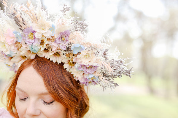 Two-sided flower halo crown