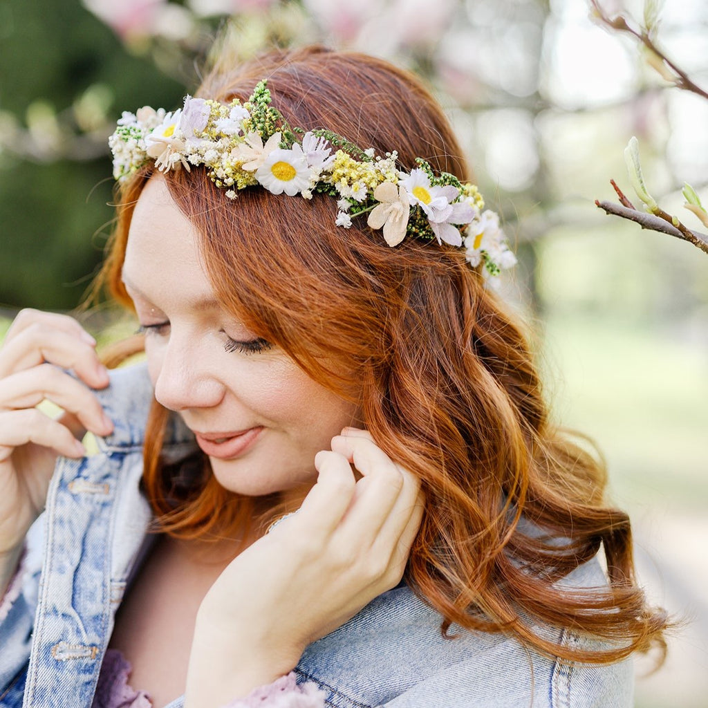 Daisy flower hair wreath Yellow and white meadow crown Bridal accessories Jewellery Magaela Headpiece Natural preserved baby's breath crown