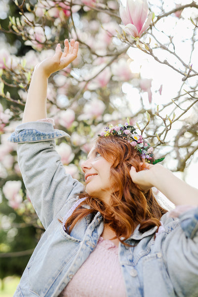 Meadow daisy flower crown Wedding hair wreath Natural spring summer flower headpiece for bride Wildflowers colourful flower crown Magaela