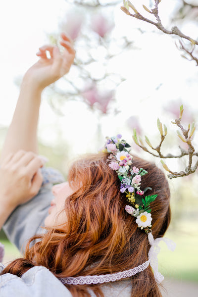 Meadow daisy flower crown Wedding hair wreath Natural spring summer flower headpiece for bride Wildflowers colourful flower crown Magaela