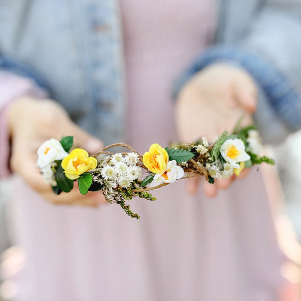 White and yellow flower crown Bridal hair wreath Natural blumenkranz Hair accessories Handmade Wedding Summer hairstyle Headpiece Magaela