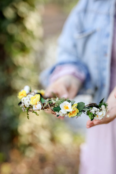 White and yellow flower crown Bridal hair wreath Natural blumenkranz Hair accessories Handmade Wedding Summer hairstyle Headpiece Magaela