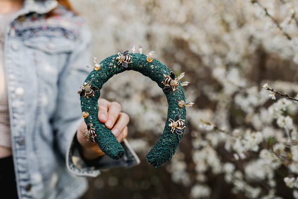 Vintage padded headband Emerald and golden hairband Elegant hairband with bees Laced headband Dark green headpiece with crystals Magaela