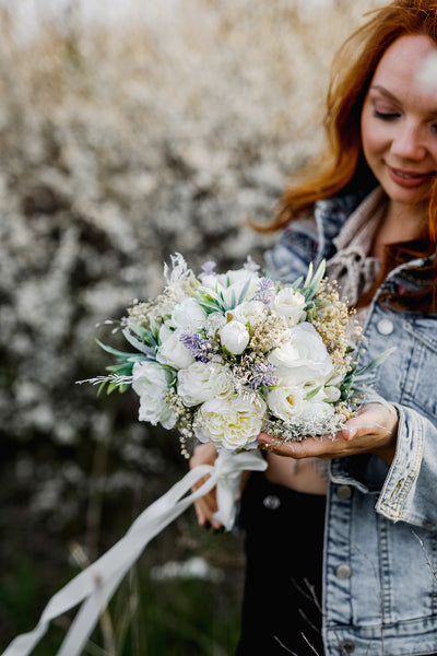 Customisable bridal bouquet White and green wedding bouquet Boho wedding Bouquet inspiration Baby's breath and white roses bouquet Magaela