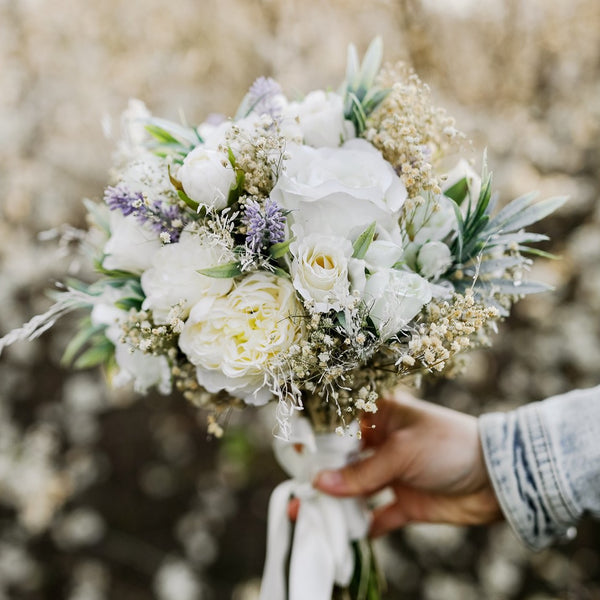 Customisable bridal bouquet White and green wedding bouquet Boho wedding Bouquet inspiration Baby's breath and white roses bouquet Magaela