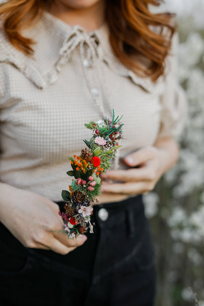 Woodland flower hair wreath Bridal hair crown Forest wedding headpiece Pine cones head wreath Hair flowers Hair crown inspiration Magaela