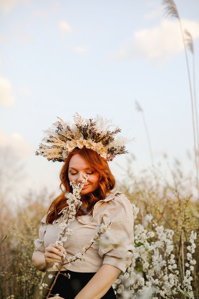 Two-sided flower halo crown