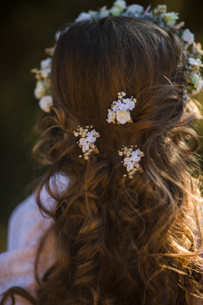Set of 3 white flower hairpins