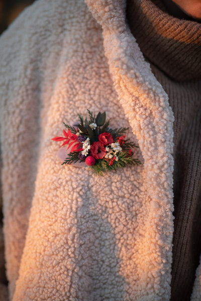 Christmas flower brooch Winter brooch with berries and poppy flowers Wedding brooch for coat Magaela Customisable brooch Woodland