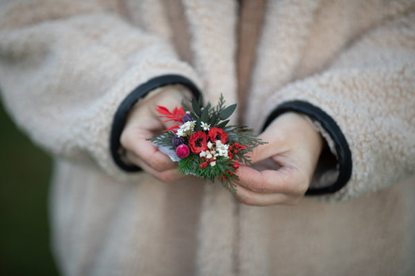 Christmas flower brooch Winter brooch with berries and poppy flowers Wedding brooch for coat Magaela Customisable brooch Woodland