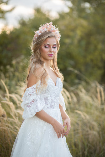 Romantic flower hair crown Bridal headband with roses Dried flowers headpiece for bride Peach Blush baby's breath Hair flower tiara Magaela