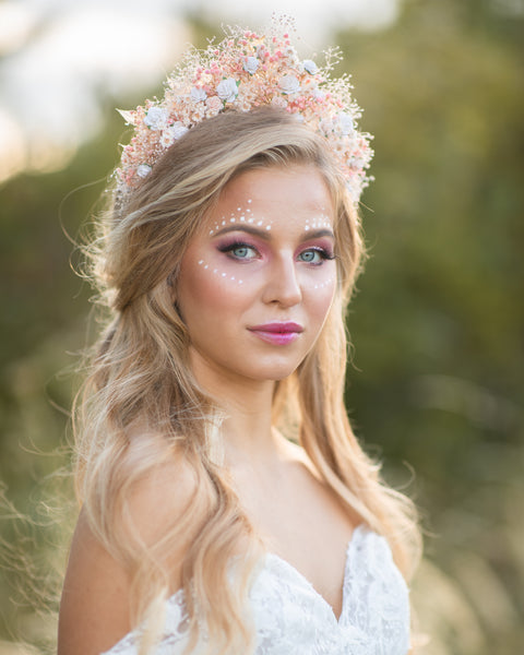 Romantic flower hair crown Bridal headband with roses Dried flowers headpiece for bride Peach Blush baby's breath Hair flower tiara Magaela