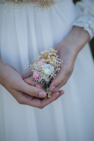 Romantic groom's boutonniere Ivory and pink buttonhole Groom's corsage Rustic wedding Dried gypsophila boutonniere Blush roses Natural