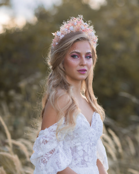 Romantic flower hair crown Bridal headband with roses Dried flowers headpiece for bride Peach Blush baby's breath Hair flower tiara Magaela