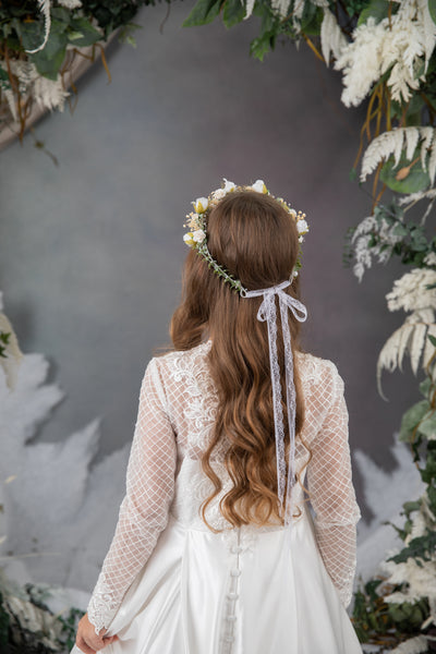 Holy communion crown with white roses and pearls
