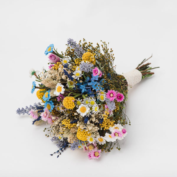 Meadow bridal bouquet Colourful wildflower bouquet Wedding bouquet Lavender daisies Bride 2021 Minimalist bouquet Magaela Bouquet ideas