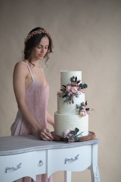 Flower cake toppers with peonies