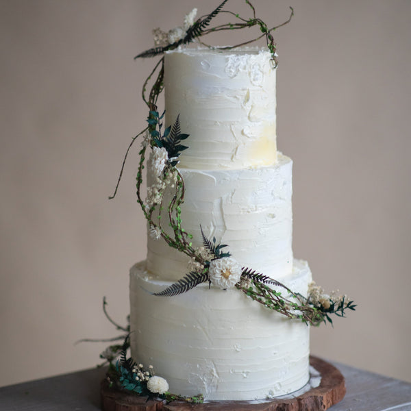 Flower garland for wedding cake