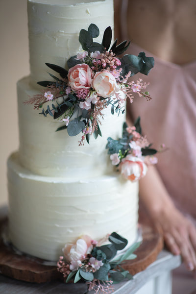 Flower cake toppers with peonies