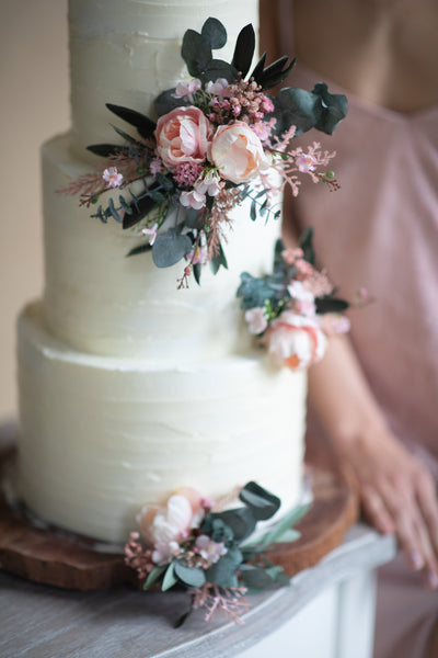 Flower cake toppers with peonies