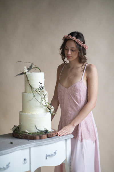 Flower garland for wedding cake