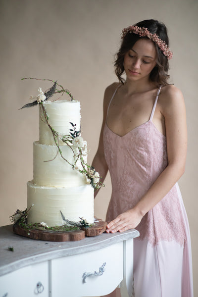 Flower garland for wedding cake