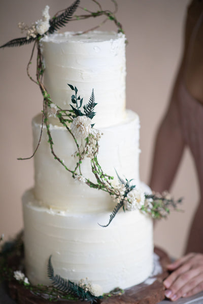 Flower garland for wedding cake