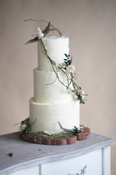 Flower garland for wedding cake