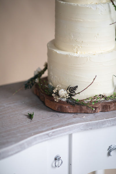 Flower garland for wedding cake