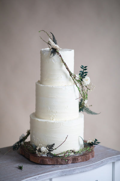 Flower garland for wedding cake