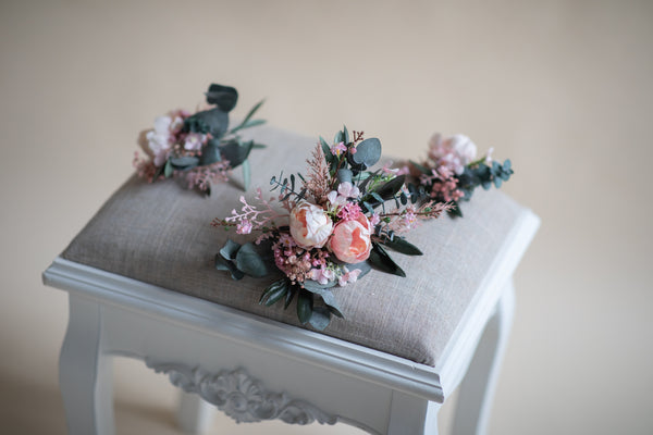 Flower cake toppers with peonies