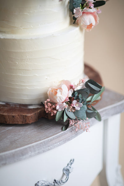 Flower cake toppers with peonies