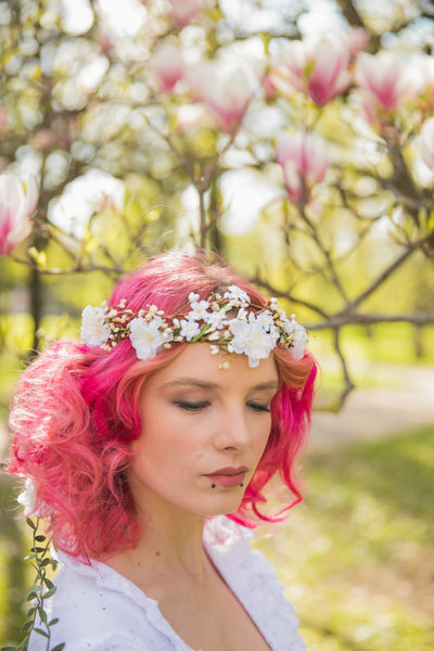 White flower hair wreath with vines Bridal hair crown Romantic braided hair wreath White bridal headpiece Hair jewelry Wedding 2021 Magaela