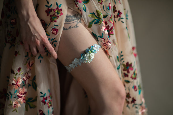 Blue and white wedding garter Bridal floral garter Handmade garter for bride Magaela accessories Blumen Romantic wedding garter Bride to be