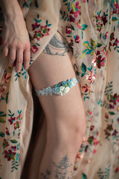 Blue and white wedding garter Bridal floral garter Handmade garter for bride Magaela accessories Blumen Romantic wedding garter Bride to be